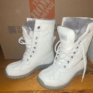 UGGS BOOTS PERFECT FOR THE WINTER!